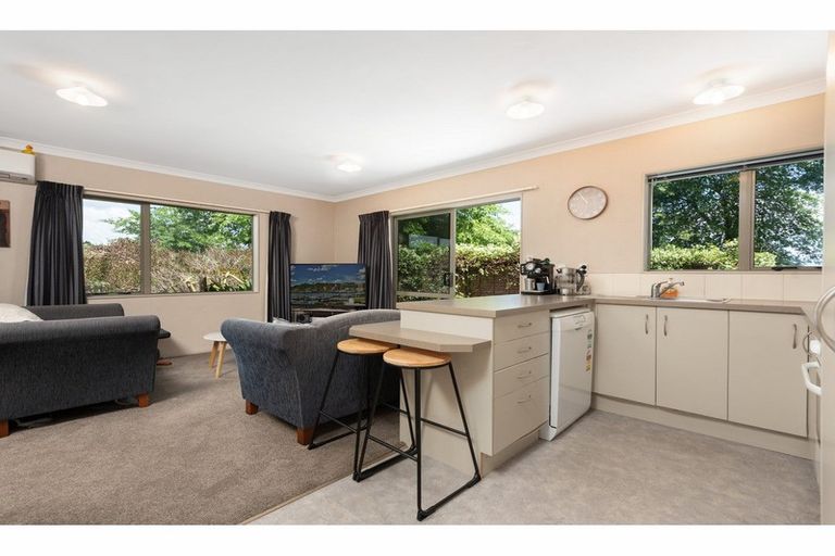 Photo of property in 2 Lysaght Place, Welcome Bay, Tauranga, 3112