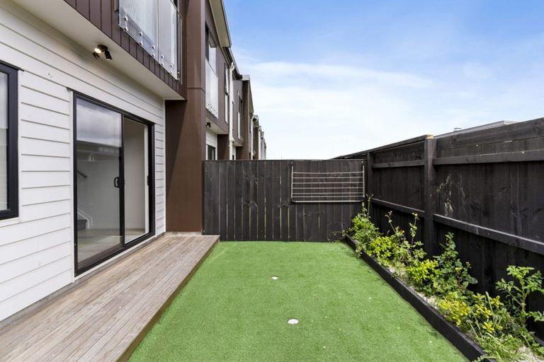 Photo of property in 44 Whare Kauri Road, Papakura, 2110