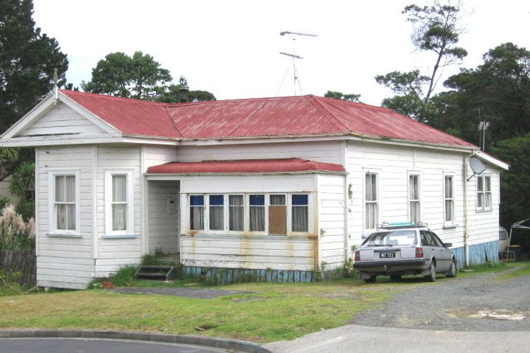 Photo of property in 19 Woodhams Street, Beach Haven, Auckland, 0626