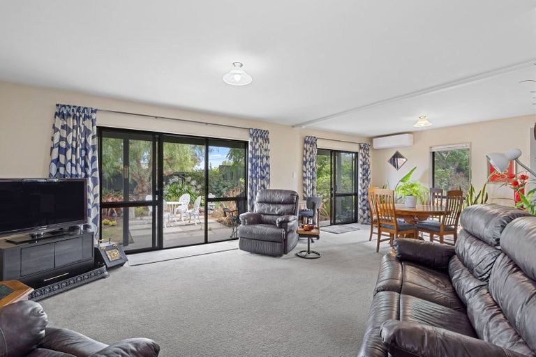 Photo of property in 100 Queenspark Drive, Parklands, Christchurch, 8083