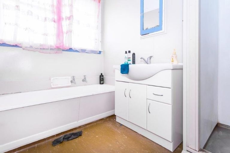 Photo of property in 19 Cryer Street, Southbridge, 7602