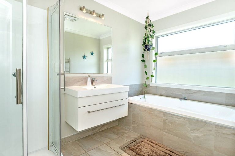 Photo of property in 25 Pohutukawa Grove, Lytton West, Gisborne, 4010