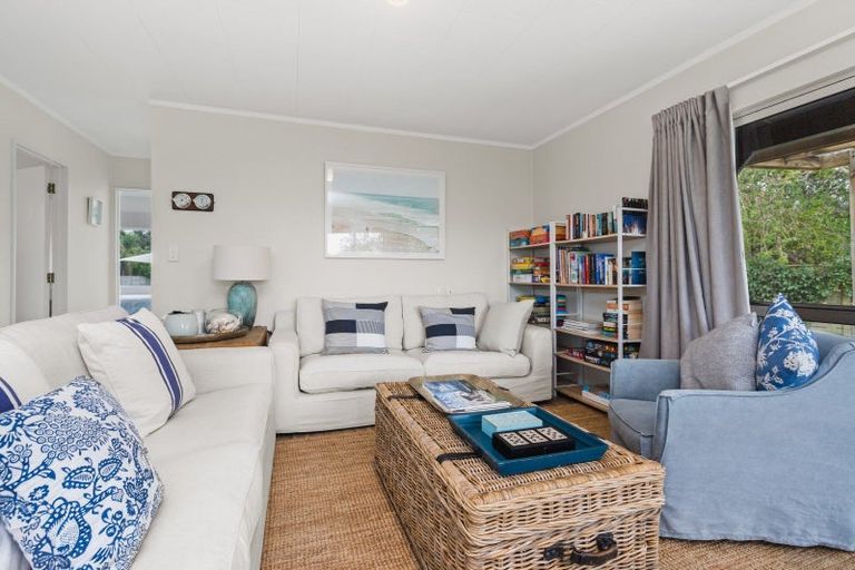 Photo of property in 8 Ringer Avenue, Matapouri, Whangarei, 0173