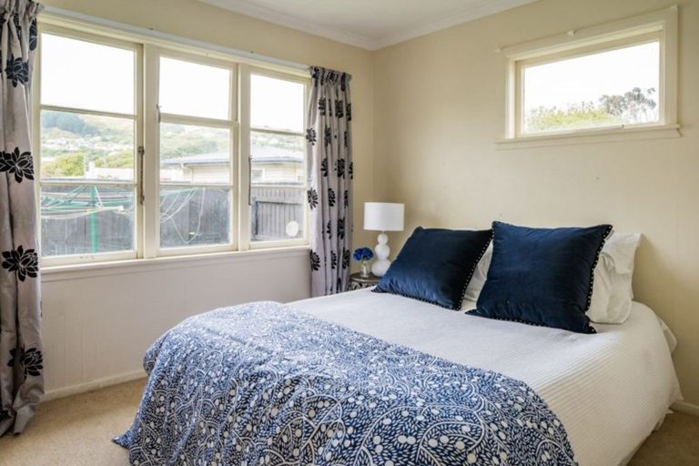 Photo of property in 9 Luckie Street, Tawa, Wellington, 5028