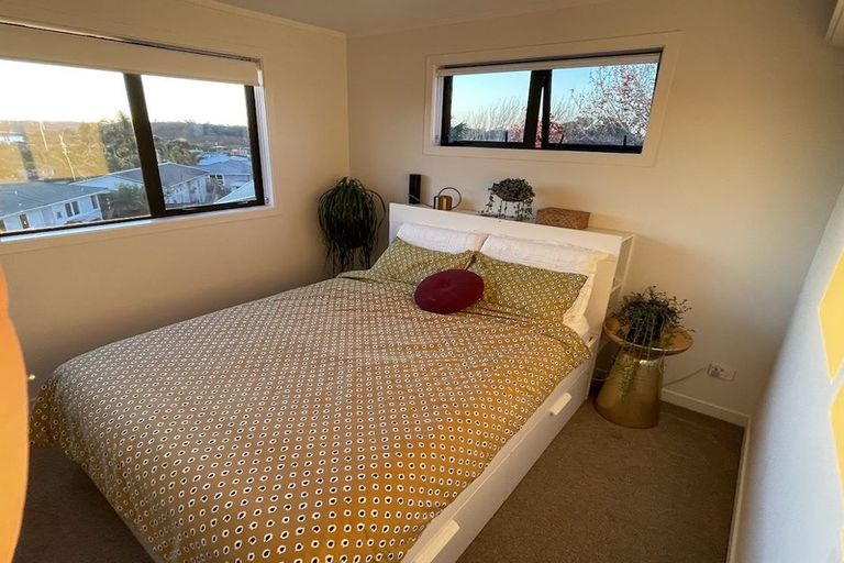 Photo of property in 2f Tramway Road, Beach Haven, Auckland, 0626