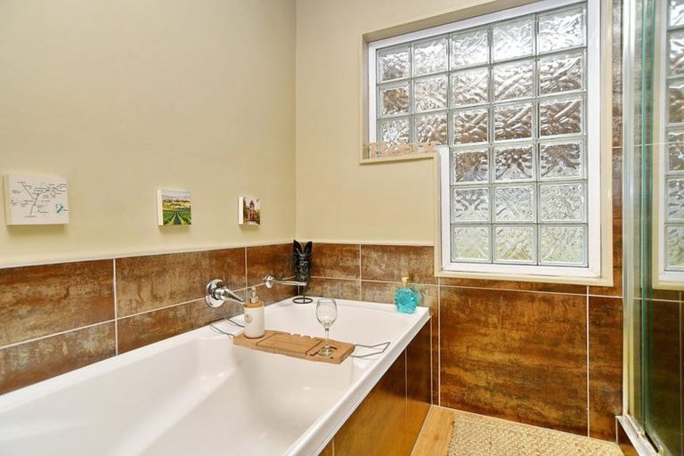 Photo of property in 16 Estuary Road, New Brighton, Christchurch, 8061