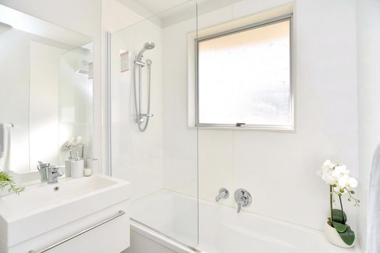 Photo of property in 17a Queenspark Drive, Parklands, Christchurch, 8083