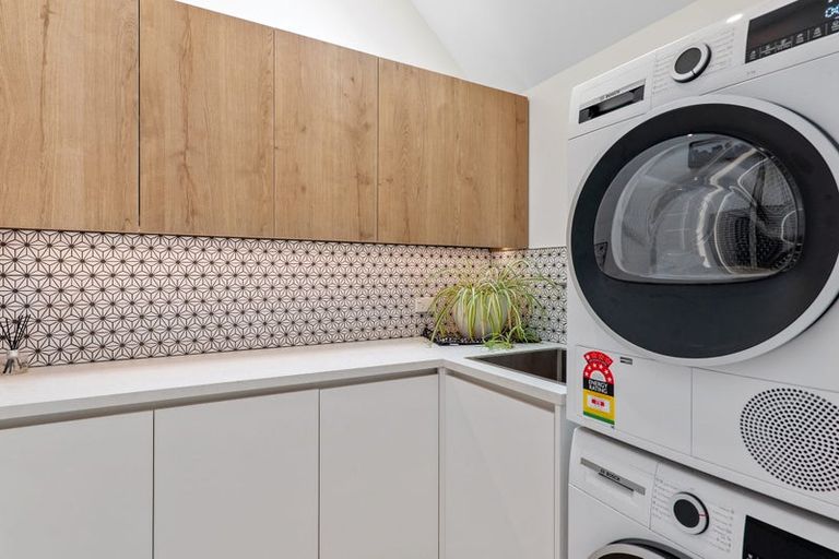 Photo of property in 66 Straven Road, Fendalton, Christchurch, 8014