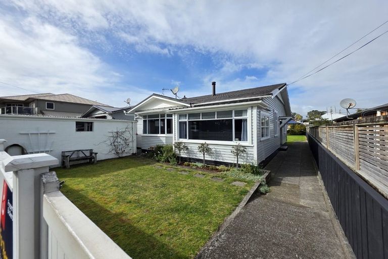 Photo of property in 23 Bulkeley Terrace, New Plymouth, 4310