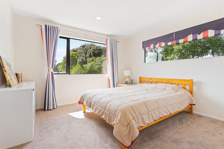 Photo of property in 14 Kotuku Street, Te Atatu Peninsula, Auckland, 0610