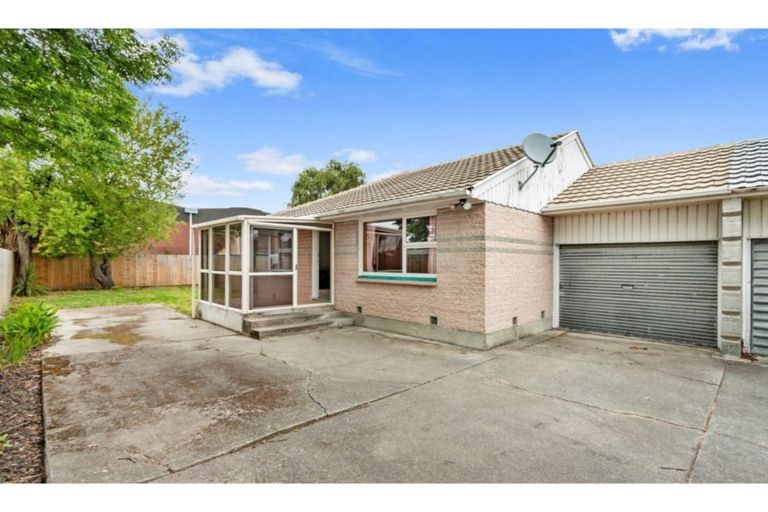 Photo of property in 2/120a Wainoni Road, Avondale, Christchurch, 8061