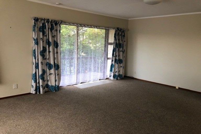 Photo of property in 2/83 Daffodil Street, Titirangi, Auckland, 0604