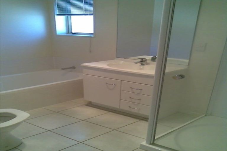 Photo of property in 8 Charta Place, Sunnyvale, Auckland, 0612