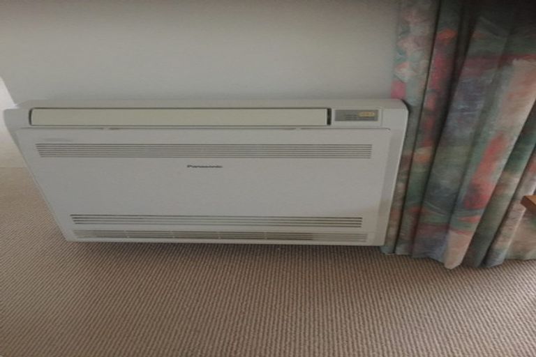 Photo of property in 51 James Evans Drive, Northcote, Auckland, 0627