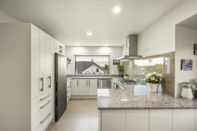 Photo of property in 1/20 Tui Glen Road, Birkenhead, Auckland, 0626