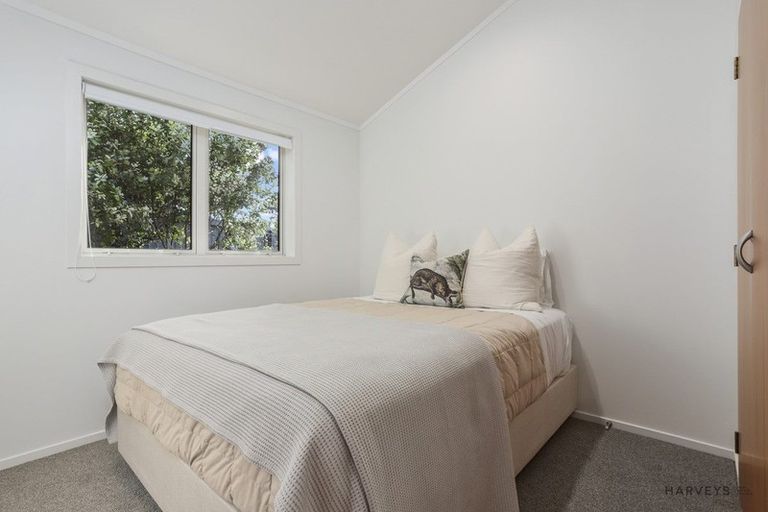 Photo of property in 32 Chamari Close, Titirangi, Auckland, 0604