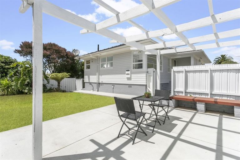 Photo of property in 5 Braebank Lane, Te Atatu South, Auckland, 0610