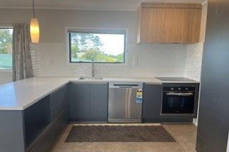 Photo of property in 1/40c West Coast Road, Glen Eden, Auckland, 0602