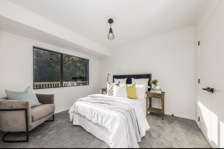 Photo of property in 43 Ewhurst Place, Goodwood Heights, Auckland, 2105