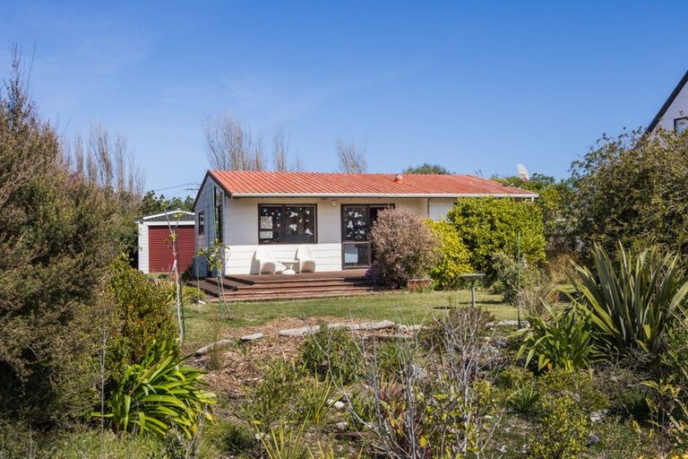 Photo of property in 8 Cousins Avenue East, Foxton Beach, Foxton, 4815