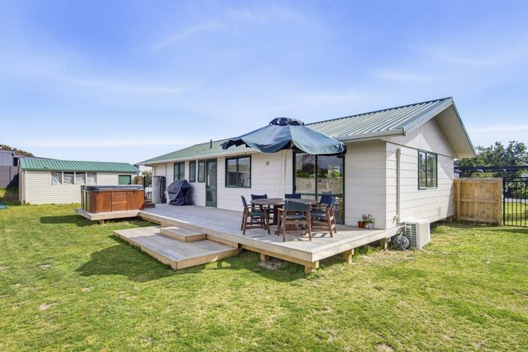 Photo of property in 16b Karaka Street, Otaki Beach, Otaki, 5512