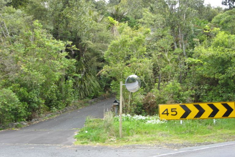 Photo of property in 468 Scenic Drive, Waiatarua, Auckland, 0612