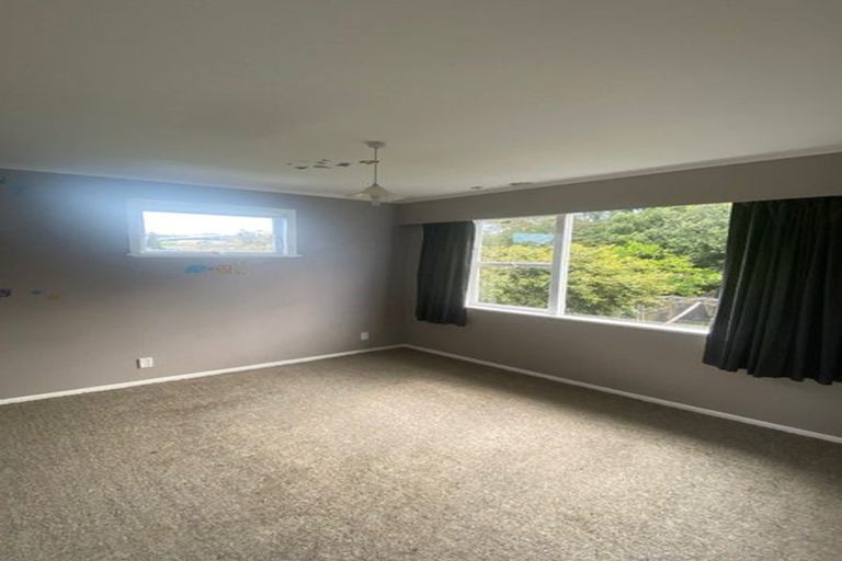 Photo of property in 16 Bentley Avenue, Glenfield, Auckland, 0629