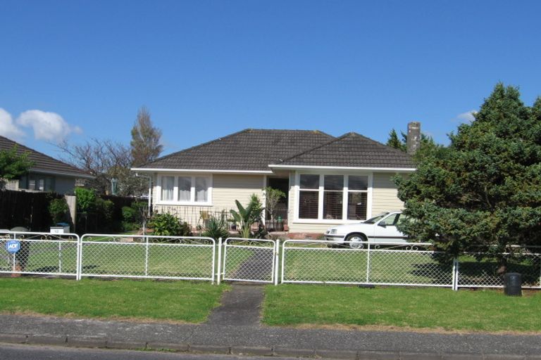 Photo of property in 12 Durham Street, Te Atatu Peninsula, Auckland, 0610