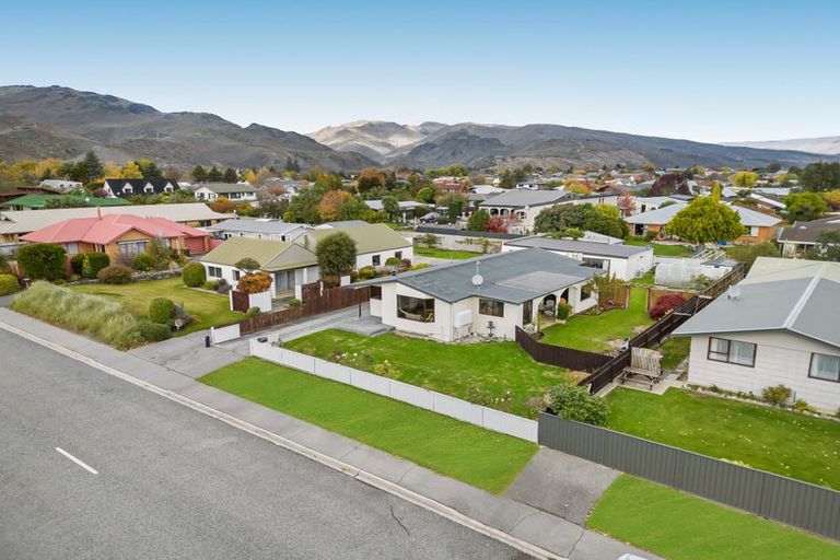 Photo of property in 102 Neplusultra Street, Cromwell, 9310