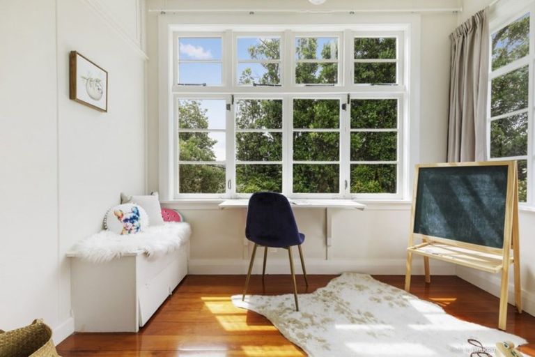 Photo of property in 11 Norfolk Street, Northland, Wellington, 6012