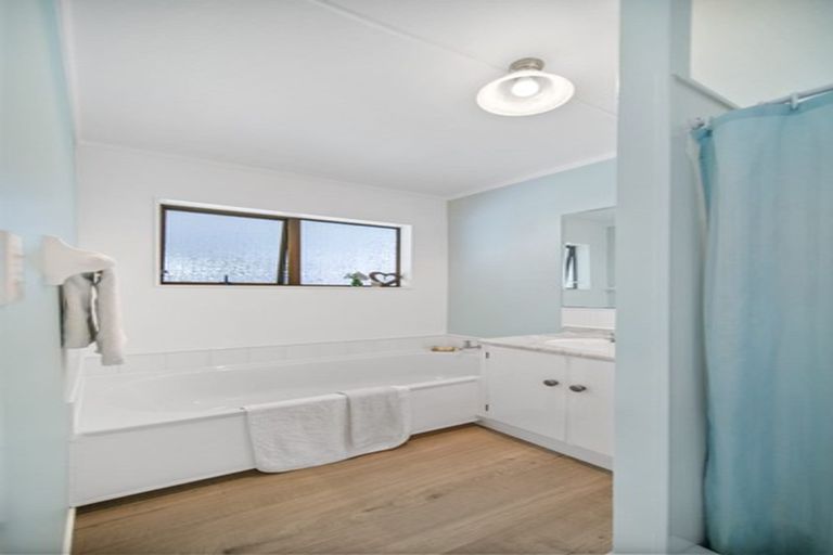 Photo of property in 2/11 Cairngorm Place, Highland Park, Auckland, 2010