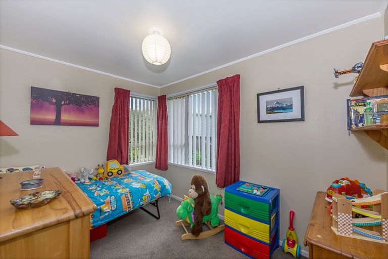 Photo of property in 24 Ellice Road, Totara Vale, Auckland, 0629