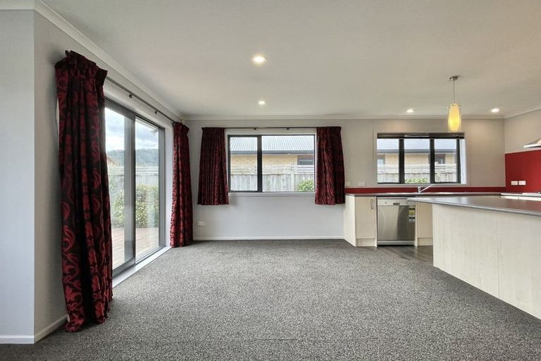Photo of property in 3a Oxford Crescent, Ebdentown, Upper Hutt, 5018