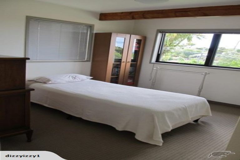 Photo of property in 2/901 East Coast Road, Northcross, Auckland, 0632