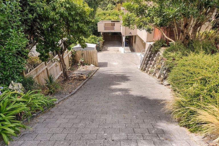 Photo of property in 17 Busby Hill, Havelock North, 4130