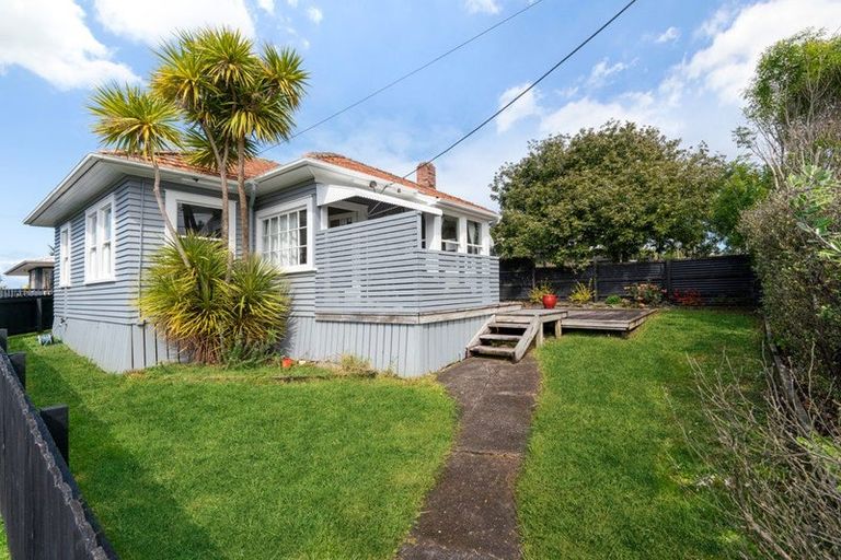 Photo of property in 140 Titirangi Road, New Lynn, Auckland, 0600