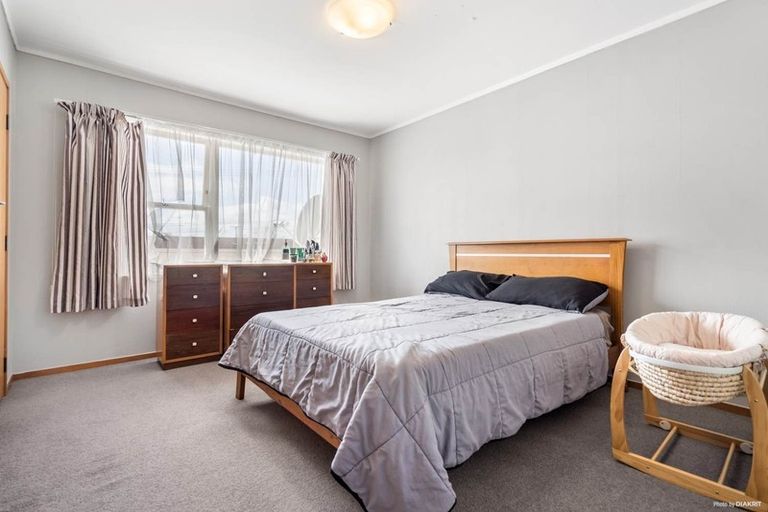 Photo of property in 1/90 Te Atatu Road, Te Atatu South, Auckland, 0610