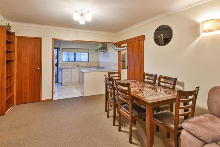 Photo of property in 2/215 Shirley Road, Papatoetoe, Auckland, 2025