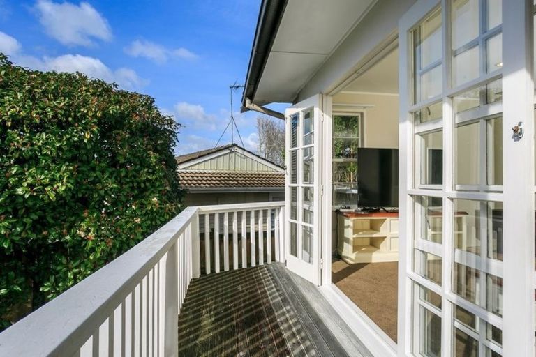 Photo of property in 54 Normanton Street, Glenfield, Auckland, 0629