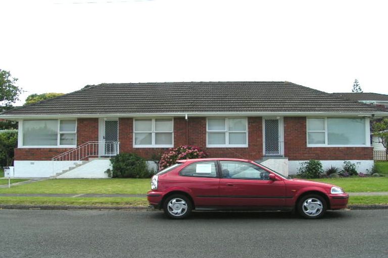 Photo of property in 2/1a Fifeshire Street, Hauraki, Auckland, 0622
