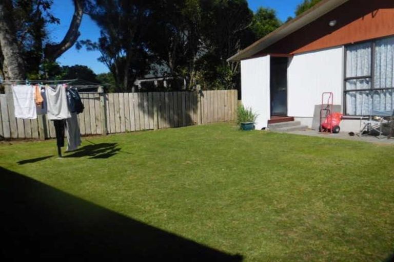 Photo of property in 7 Lindaver Grove, Merrilands, New Plymouth, 4312