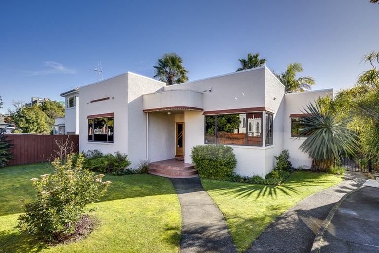 Photo of property in 61 Napier Terrace, Hospital Hill, Napier, 4110