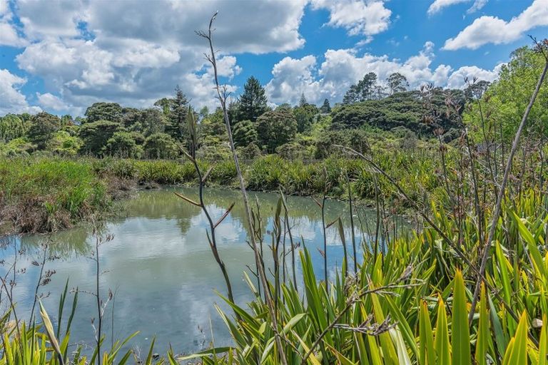 Photo of property in 40 Lowtherhurst Road, Massey, Auckland, 0614