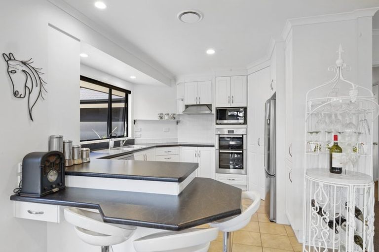 Photo of property in 10a Long Place, Frankleigh Park, New Plymouth, 4310