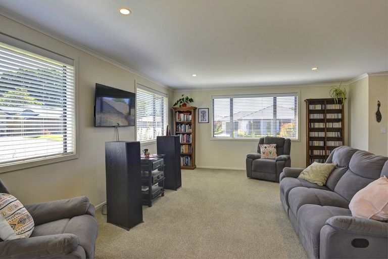 Photo of property in 3 Hereford Drive, Carterton, 5713