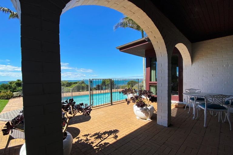 Photo of property in 18 Burford Place, Mellons Bay, Auckland, 2014