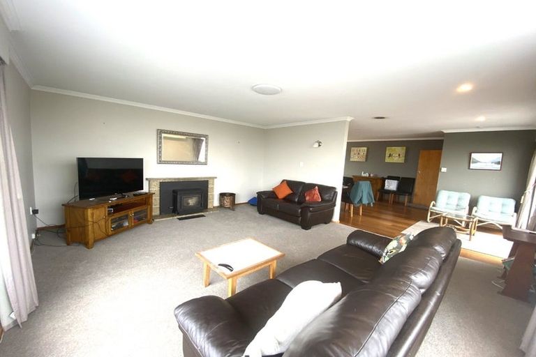 Photo of property in 2 Mayfair Place, Tawa, Wellington, 5028