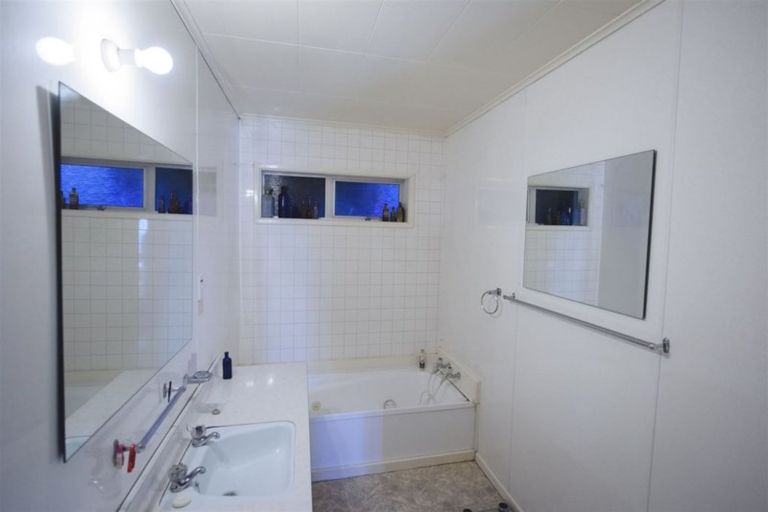 Photo of property in 8 Saint Andrew Place, Balclutha, 9230