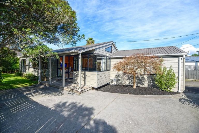 Photo of property in 2/19 Becroft Drive, Forrest Hill, Auckland, 0620