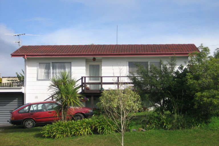 Photo of property in 2/321 Triangle Road, Massey, Auckland, 0614